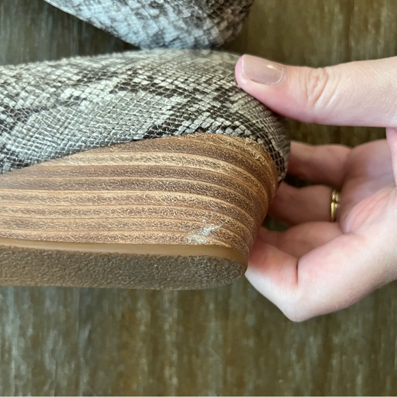 Susina faux snakeskin low wedge - Picture 6 of 9